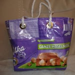 Ganze Haselnüsse